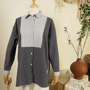 Blouse Raya motif geometris dua warna dari Khakeen Fashion Official